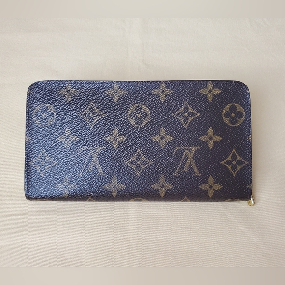 Louis Vuitton Monogram Zippy Wallet - Picture 2 of 16